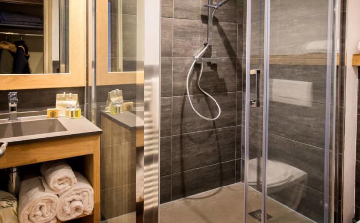 Chalet Cristal 1, Val dIsere, Shower